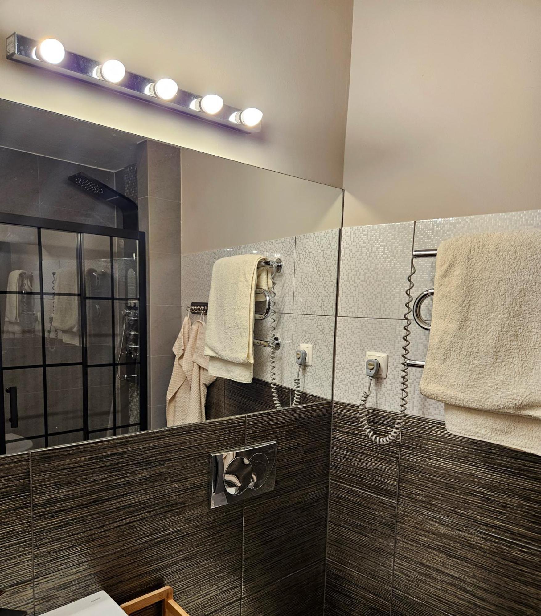 Sara -Mikolajska - Rynek - Netflix Hydromassage Apartamento Cracóvia Exterior foto